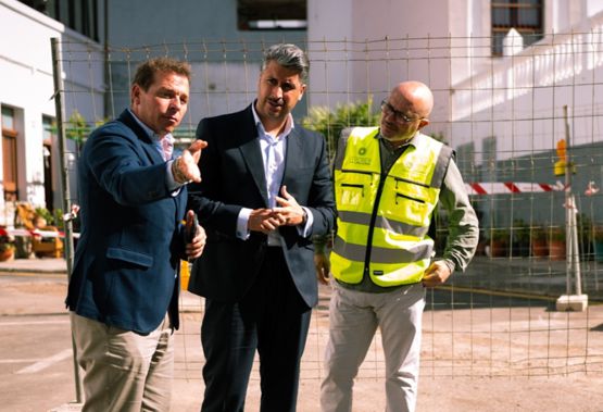 Ir a la noticia El alcalde y el concejal de La Laguna , junto a Braulio Domínguez Gerente de Teidagua, visitan la obra de pluviales en la calle San Miguel de Taco